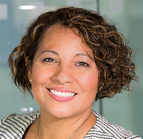 Claire Ashford, hoofd compliance bij een financieel regelgevingsbedrijf, headshot